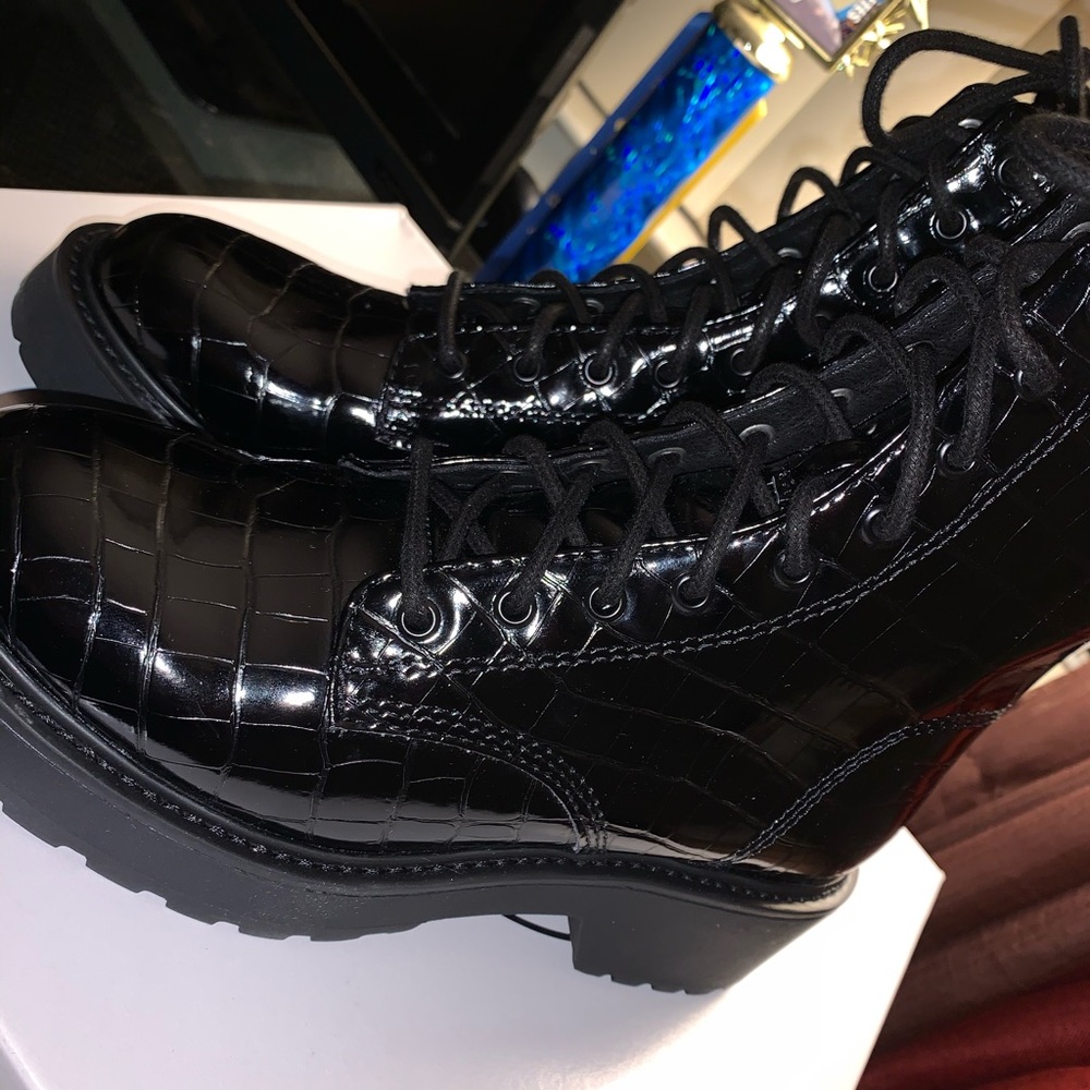 Steve Madden black crocodile tornado boots